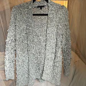 Chunky knit black and white sweater. Size Xl but fits like a large.